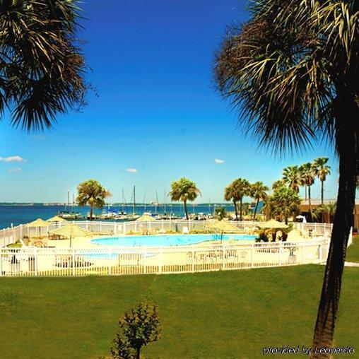 Quality Inn & Suites On The Bay Near Pensacola Beach Gulf Breeze Facilities photo